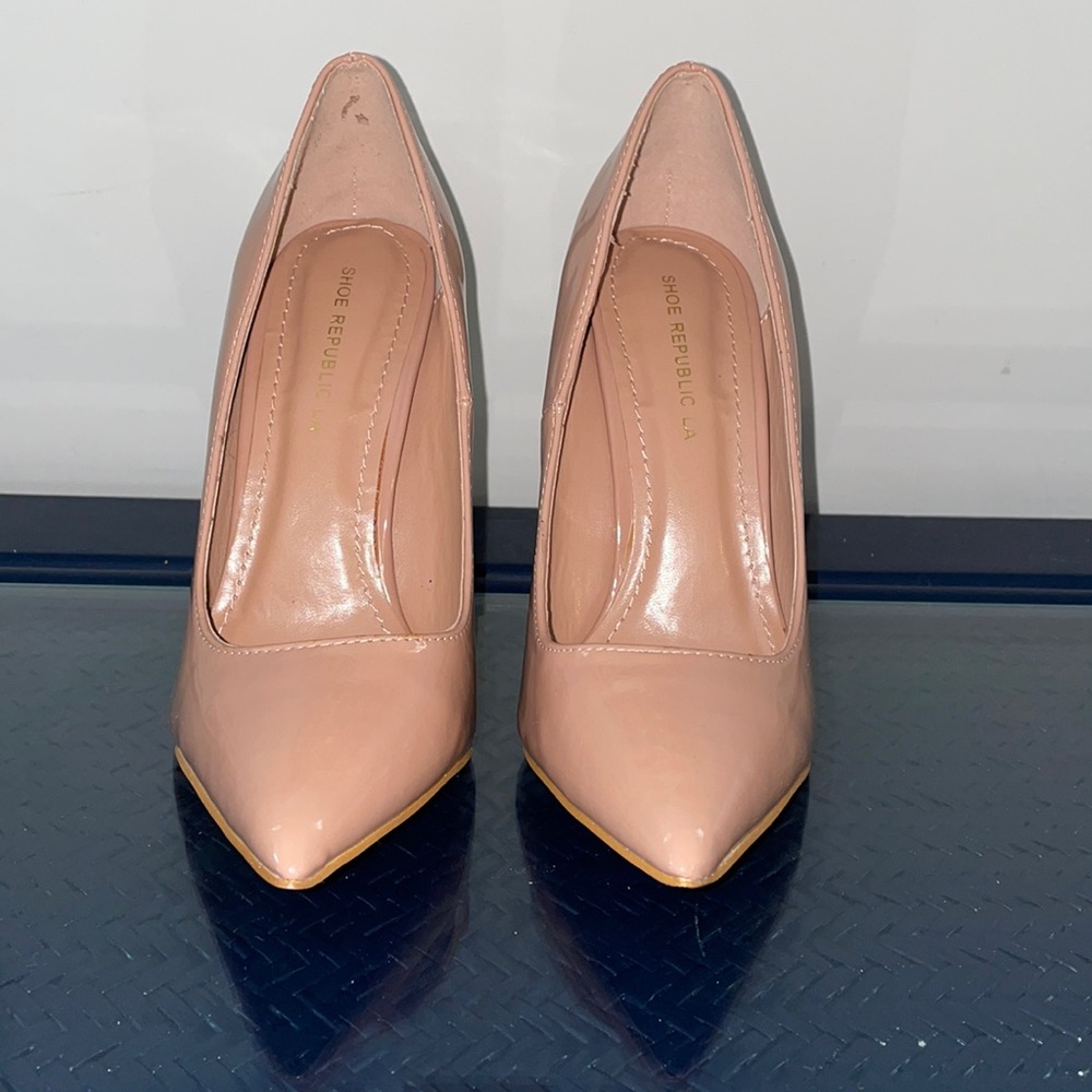 SHOE REPUBLIC LA Classic Pointed Toe Pumps